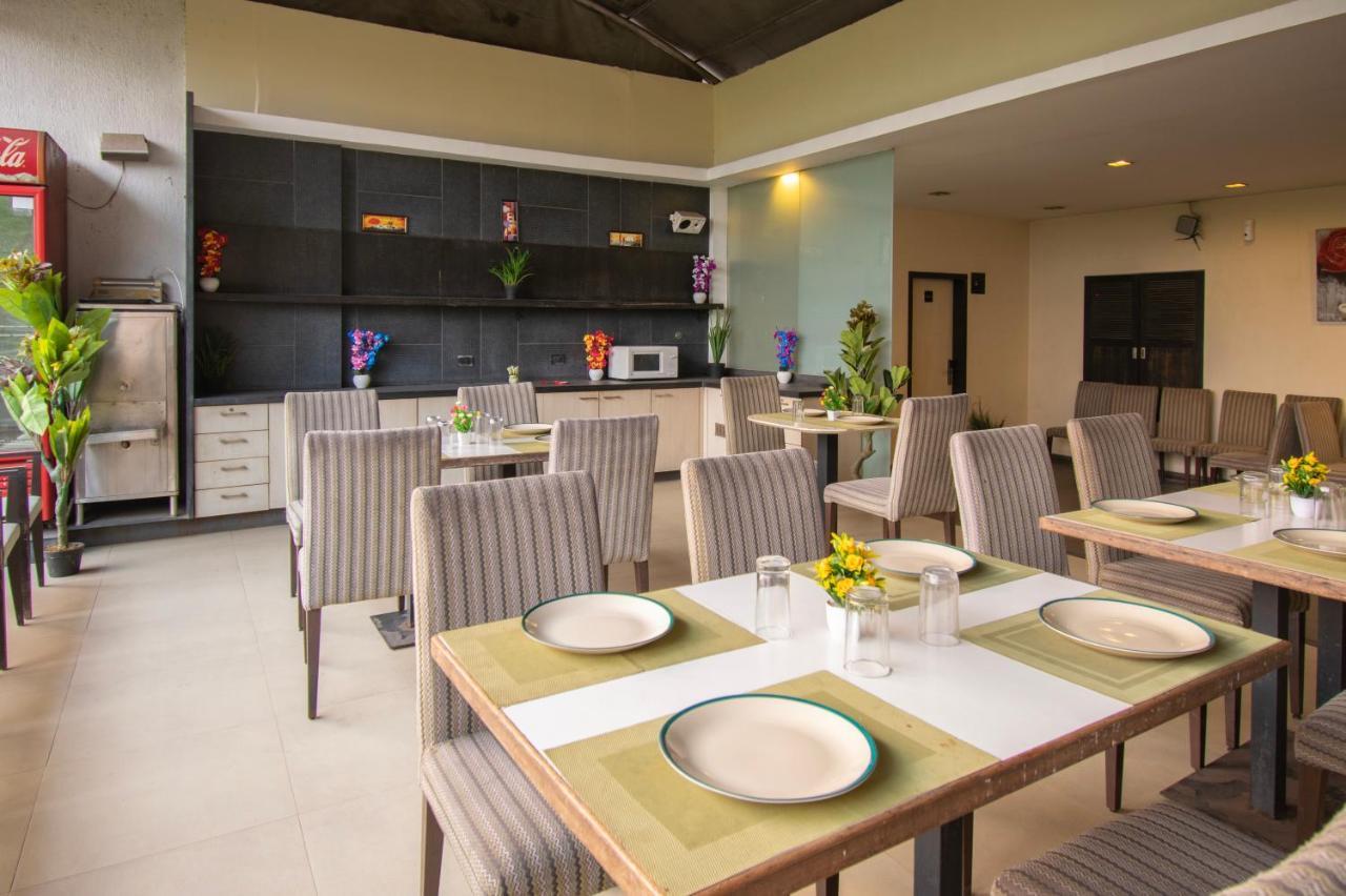 Octave Koregaon Park Pune Exteriör bild