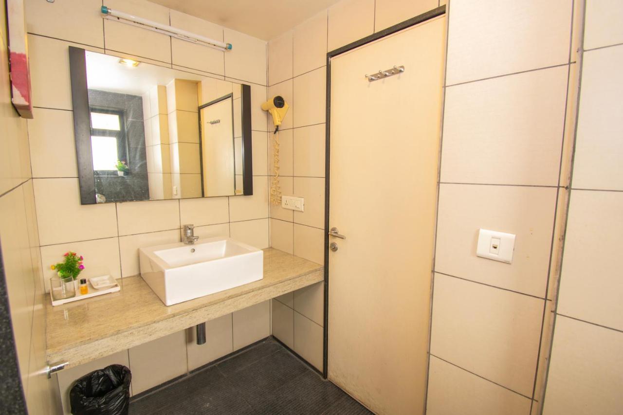 Octave Koregaon Park Pune Exteriör bild